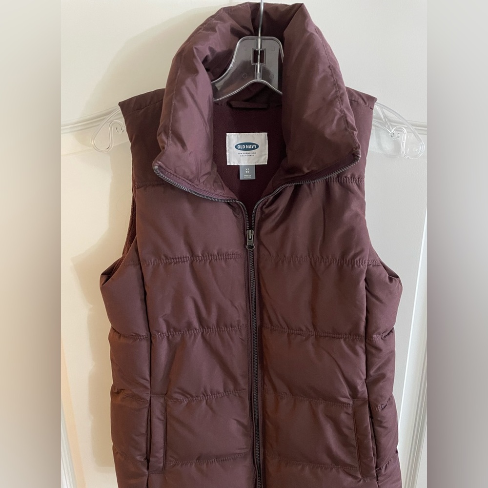 Old Navy Women’s Puffer Vest with Pillowy Collar